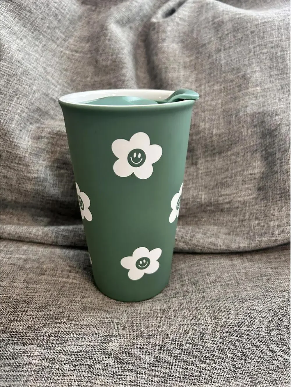 Sunday Morning Ceramic Travel Mug With Lid 18 Oz Green Happy Face Flowers Smile